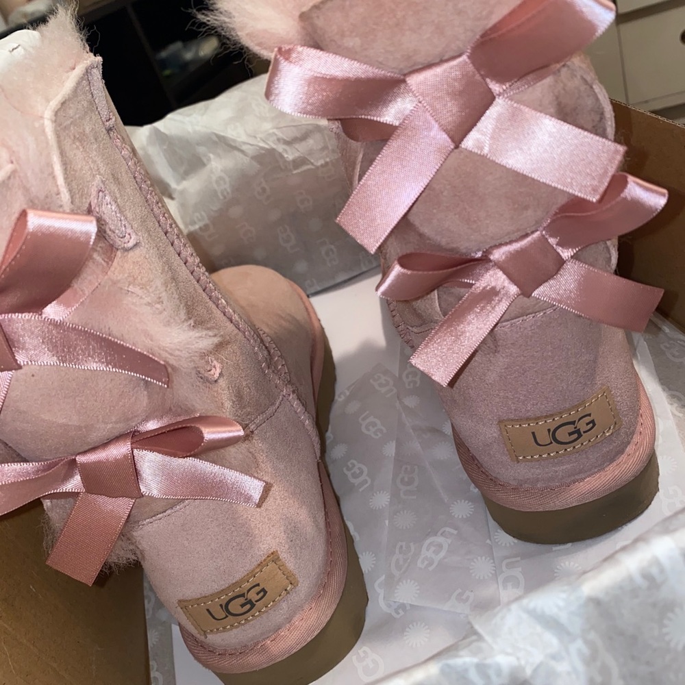 UGGS W/ BAILEY BOW II